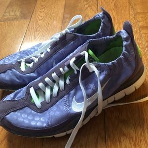 Women’s Nike gym tennis shoes , size 6.5